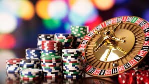 Platform kota189 menampilkan permainan kasino live dealer, sportsbook, dan slot games di perangkat mobile
